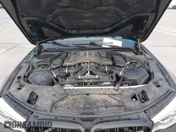 2019 BMW M5 z VIN WBSJF0C51KB447804, wystawiony jako IAAI lot #41848760 z przebiegiem 83 303 mil mil oraz . Historia ofert i sprzedaży dostępna na DreamBid. Obrazek 10.