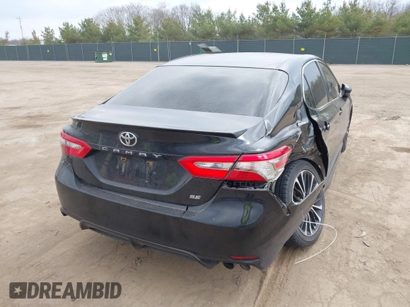 2018 Toyota Camry LE z VIN JTNB11HK6J3005121, wystawiony jako IAAI lot #42065784 z przebiegiem 114 907 mil mil oraz . Historia ofert i sprzedaży dostępna na DreamBid. Obrazek 4.