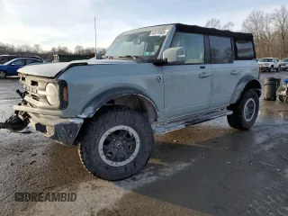 2021 Ford Bronco with VIN 1FMDE5DH7MLA94877, listed as a Copart auction lot 42676505 with 43,918 mi miles and Salvage Title. Bid and sale history available at carsss.com. Image 1.