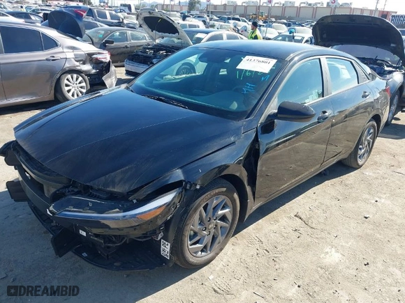 2024 Hyundai Elantra SEL with VIN KMHLM4DG4RU778450, listed as a IAAI auction lot 41376801 with 2,605 mi miles. Bid and sale history available at carsss.com. Image 2.