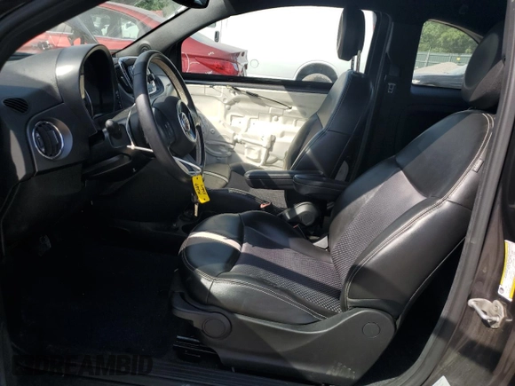 2016 FIAT 500e z VIN 3C3CFFGE3GT121963, wystawiony jako Copart lot #61745365 z przebiegiem 44 249 mil mil oraz Szkoda całkowita • Salvage title. Historia ofert i sprzedaży dostępna na DreamBid. Obrazek 7.