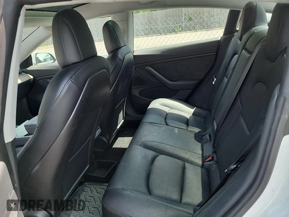 2020 Tesla Model 3 Long Range z VIN 5YJ3E1EB3LF646315, wystawiony jako IAAI lot #42398524 z przebiegiem 51 652 mil mil oraz . Historia ofert i sprzedaży dostępna na DreamBid. Obrazek 24.