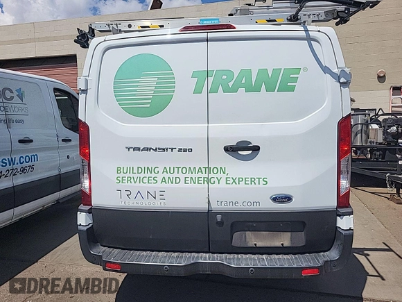 2019 Ford Transit z VIN 1FTYR1YG1KKB57785, wystawiony jako IAAI lot #42888449 z przebiegiem 39 580 mil mil oraz . Historia ofert i sprzedaży dostępna na DreamBid. Obrazek 7.
