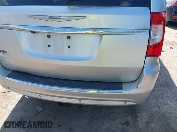 2011 Chrysler Town & Country Touring L with VIN 2A4RR8DG8BR797653, listed as a IAAI auction lot 42115304 with 185,613 mi miles and . Bid and sale history available at DreamBid. Image 6.