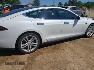 2013 Tesla Model S z VIN 5YJSA1CN6DFP21076, wystawiony jako IAAI lot #41984834 z przebiegiem 154 662 mil mil oraz . Historia ofert i sprzedaży dostępna na DreamBid. Obrazek 13.