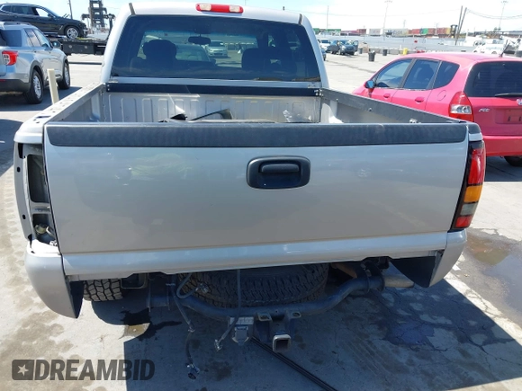 2006 GMC Sierra 1500 SLE1 z VIN 2GTEC13Z661353952, wystawiony jako IAAI lot #42018310 z przebiegiem 153 341 mil mil oraz . Historia ofert i sprzedaży dostępna na DreamBid. Obrazek 6.