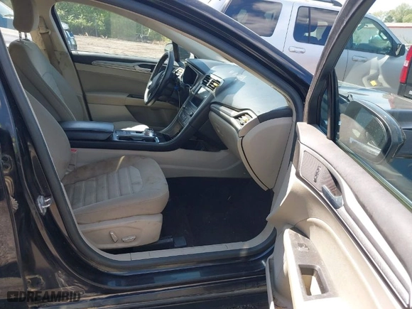 2019 Ford Fusion SE with VIN 3FA6P0HD8KR159354, listed as a IAAI auction lot 41998638 with 72,631 mi miles. Bid and sale history available at carsss.com. Image 5.