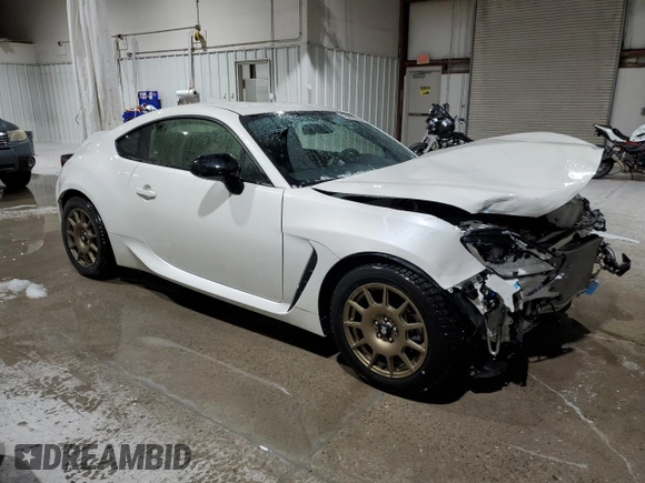2024 Toyota 86 Premium with VIN JF1ZNBE13R9756474, listed as a Copart auction lot 45003135 with 6,151 mi miles and Salvage Title. Bid and sale history available at DreamBid. Image 4.