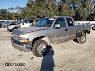 2000 Chevrolet Silverado 2500 LS with VIN 1GCFC29U5YE418894, listed as a Copart auction lot 41668905 with 369,583 mi miles and Salvage Title. Bid and sale history available at carsss.com. Image 1.
