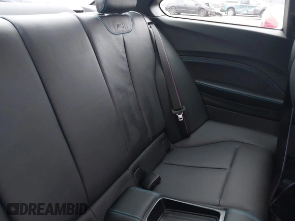 2021 BMW M2 Competition z VIN WBS2U7C02M7H63454, wystawiony jako IAAI lot #41063808 z przebiegiem 15 047 mil mil oraz . Historia ofert i sprzedaży dostępna na DreamBid. Obrazek 8.