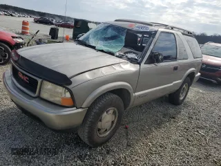 2001 GMC Jimmy SLS Base with VIN 1GKCS18W51K124992, listed as a Copart auction lot 44241285 with 224,803 mi miles and Salvage Title. Bid and sale history available at carsss.com. Image 1.