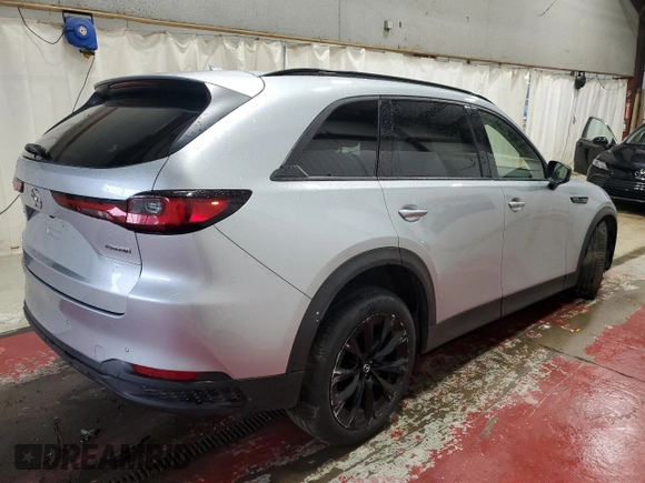 2025 Mazda CX-90 Premium Sport z VIN JM3KKCHD8S1223029, wystawiony jako Copart lot #57790265 z przebiegiem 3817 mil mil oraz Tytuł czysty. Historia ofert i sprzedaży dostępna na DreamBid. Obrazek 3.