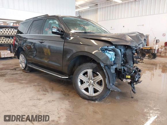 2019 Ford Expedition XLT with VIN 1FMJU1JT8KEA82990, listed as a IAAI auction lot 41622190 with 1 mi miles. Bid and sale history available at carsss.com. Image 1.