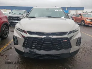 2021 Chevrolet Blazer RS z VIN 3GNKBERSXMS509247, wystawiony jako Copart lot #73010674 z przebiegiem 40 324 mil mil oraz Czysty tytuł • Clean title. Historia ofert i sprzedaży dostępna na DreamBid. Obrazek 5.