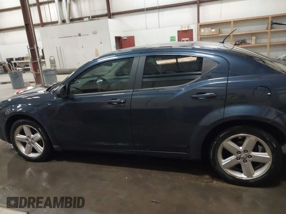 2008 Dodge Avenger SXT z VIN 1B3LC56R08N579174, wystawiony jako IAAI lot #41964299 z przebiegiem 124 540 mil mil oraz . Historia ofert i sprzedaży dostępna na DreamBid. Obrazek 14.