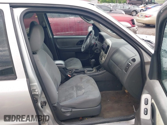 2005 Ford Escape XLT with VIN 1FMYU03185KE08782, listed as a IAAI auction lot 42158663 with 277,242 mi miles and . Bid and sale history available at DreamBid. Image 5.