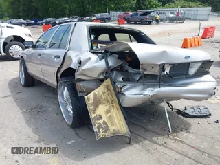 2010 Ford Police Interceptor с VIN 2FABP7BV9AX125268, выставлен на аукционе IAAI как лот 42340529 с пробегом Не указан миль и . История ставок и продаж доступна на DreamBid. Изображение 6.