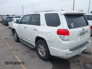 2010 Toyota 4Runner SR5 z VIN JTEZU5JR3A5012665, wystawiony jako IAAI lot #41380625 z przebiegiem 603 729 mil mil oraz . Historia ofert i sprzedaży dostępna na DreamBid. Obrazek 3.