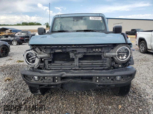 2021 Ford Bronco z VIN 1FMDE5BH0MLA96747, wystawiony jako Copart lot #57060985 z przebiegiem 37 048 mil mil oraz Szkoda całkowita • Salvage title. Historia ofert i sprzedaży dostępna na DreamBid. Obrazek 5.