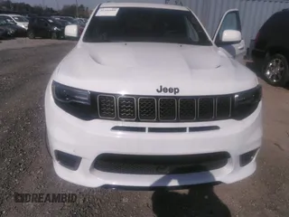 2020 Jeep Grand Cherokee Trackhawk z VIN 1C4RJFN94LC117596, wystawiony jako IAAI lot #36356989 z przebiegiem 37 994 mil mil oraz . Historia ofert i sprzedaży dostępna na DreamBid. Obrazek 6.