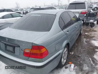 2005 BMW 3 Series 325i with VIN WBAEV33475KW16987, listed as a IAAI auction lot 41353913 with 211,222 mi miles. Bid and sale history available at carsss.com. Image 4.