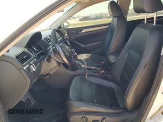 2018 Volkswagen Passat S z VIN 1VWAA7A32JC021254, wystawiony jako Copart lot #51335475 z przebiegiem 101 412 mil mil oraz Szkoda całkowita • Salvage title. Historia ofert i sprzedaży dostępna na DreamBid. Obrazek 7.