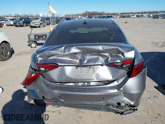 2018 Alfa Romeo Giulia with VIN ZARFAEBN0J7575095, listed as a IAAI auction lot 41257535 with 1 mi miles. Bid and sale history available at carsss.com. Image 16.