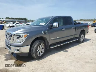 2017 Nissan Titan SL z VIN 1N6BA1F49HN514463, wystawiony jako Copart lot #51046805 z przebiegiem 99 686 mil mil oraz Szkody całkowita. Historia ofert i sprzedaży dostępna na DreamBid. Obrazek 1.
