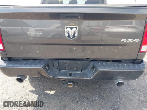 2017 Ram 1500 Express z VIN 3C6RR7KT2HG796410, wystawiony jako IAAI lot #41771608 z przebiegiem 140 662 mil mil oraz . Historia ofert i sprzedaży dostępna na DreamBid. Obrazek 6.