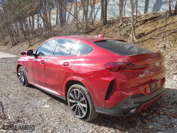 2021 BMW X6 xDrive40i with VIN 5UXCY6C01M9F72797, listed as a IAAI auction lot 41810317 with 16,084 mi miles. Bid and sale history available at carsss.com. Image 3.