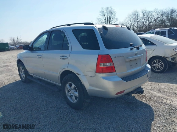 2009 Kia Sorento LX with VIN KNDJD735095872431, listed as a IAAI auction lot 41785965 with 205,117 mi miles. Bid and sale history available at carsss.com. Image 3.