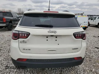2018 Jeep Compass Latitude z VIN 3C4NJDBBXJT398962, wystawiony jako Copart lot #51568285 z przebiegiem 102 452 mil mil oraz Czysty tytuł • Clean title. Historia ofert i sprzedaży dostępna na DreamBid. Obrazek 6.