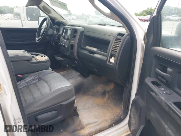 2016 Ram 1500 Tradesman z VIN 1C6RR7ST6GS133638, wystawiony jako IAAI lot #42162303 z przebiegiem 50 898 mil mil oraz . Historia ofert i sprzedaży dostępna na DreamBid. Obrazek 5.