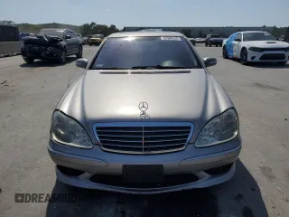 2006 Mercedes-Benz S 500 z VIN WDBNG75J76A474265, wystawiony jako Copart lot #53900555 z przebiegiem 131 481 mil mil oraz Szkody całkowita. Historia ofert i sprzedaży dostępna na DreamBid. Obrazek 5.