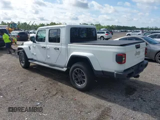 2021 Jeep Gladiator Overland z VIN 1C6HJTFG3ML584038, wystawiony jako IAAI lot #42634959 z przebiegiem 21 843 mil mil oraz . Historia ofert i sprzedaży dostępna na DreamBid. Obrazek 3.
