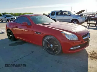 2015 Mercedes-Benz SLK 250 z VIN WDDPK4HA8FF108049, wystawiony jako Copart lot #56337355 z przebiegiem Nie podano mil oraz Tytuł czysty. Historia ofert i sprzedaży dostępna na DreamBid. Obrazek 4.
