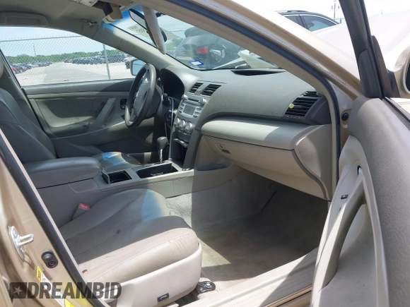 2011 Toyota Camry LE z VIN 4T1BF3EK7BU230614, wystawiony jako IAAI lot #42313505 z przebiegiem 218 730 mil mil oraz . Historia ofert i sprzedaży dostępna na DreamBid. Obrazek 5.