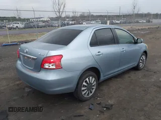 2009 Toyota Yaris z VIN JTDBT903591332683, wystawiony jako IAAI lot #41224976 z przebiegiem 113 305 mil mil oraz . Historia ofert i sprzedaży dostępna na DreamBid. Obrazek 4.