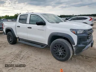 2024 Chevrolet Colorado 4WD Trail Boss z VIN 1GCPTEEK9R1161760, wystawiony jako Copart lot #58703945 z przebiegiem Nie podano mil oraz Szkoda całkowita • Salvage title. Historia ofert i sprzedaży dostępna na DreamBid. Obrazek 4.