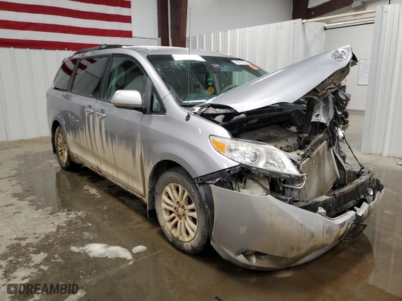 2013 Toyota Sienna XLE AAS with VIN 5TDYK3DC9DS284590, listed as a Copart auction lot 46414045 with 0 mi miles and Salvage Title. Bid and sale history available at carsss.com. Image 4.
