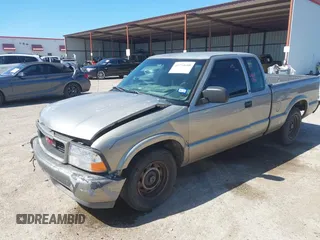 2001 GMC Sonoma SLS 1SG z VIN 1GTCS19W218143006, wystawiony jako IAAI lot #41754688 z przebiegiem 159 375 mil mil oraz . Historia ofert i sprzedaży dostępna na DreamBid. Obrazek 2.