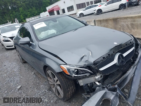 2017 Mercedes-Benz C 300 z VIN WDDWJ4JB4HF379226, wystawiony jako IAAI lot #42366082 z przebiegiem 96 015 mil mil oraz . Historia ofert i sprzedaży dostępna na DreamBid. Obrazek 1.