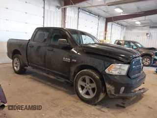 2015 Ram 1500 Express z VIN 1C6RR7KT9FS682684, wystawiony jako IAAI lot #41461753 z przebiegiem 141 429 mil mil oraz . Historia ofert i sprzedaży dostępna na DreamBid. Obrazek 1.