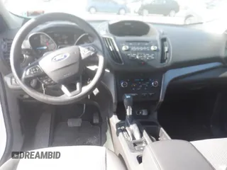 2017 Ford Escape SE z VIN 1FMCU9GD9HUC68379, wystawiony jako IAAI lot #42309146 z przebiegiem 77 205 mil mil oraz . Historia ofert i sprzedaży dostępna na DreamBid. Obrazek 1.