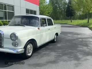 1965 Mercedes-Benz 190 z VIN 11001010128, wystawiony jako Copart lot #71910565 z przebiegiem 77 434 mil mil oraz Czysty tytuł • Clean title. Historia ofert i sprzedaży dostępna na DreamBid. Obrazek 11.