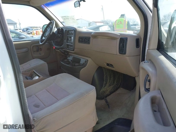 1999 Chevrolet Express Van with VIN 1GBFG15RXX1047502, listed as a IAAI auction lot 41379918 with 101,936 mi miles. Bid and sale history available at carsss.com. Image 5.