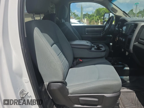 2018 Ram 5500 Tradesman with VIN 3C7WRNDL0JG382953, listed as a Copart auction lot 61581835 with 163,711 mi miles and Salvage title. Bid and sale history available at DreamBid. Image 6.