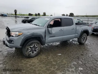2021 Toyota Tacoma 4WD SR5 with VIN 3TMDZ5BN5MM098717, listed as a Copart auction lot 43877975 with 21,328 mi miles and Salvage Title. Bid and sale history available at carsss.com. Image 1.