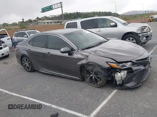 2020 Toyota Camry SE z VIN 4T1G11AK2LU989218, wystawiony jako IAAI lot #42204901 z przebiegiem 83 147 mil mil oraz . Historia ofert i sprzedaży dostępna na DreamBid. Obrazek 13.