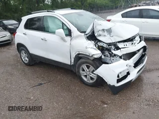 2017 Chevrolet Trax LT z VIN 3GNCJPSB5HL269358, wystawiony jako IAAI lot #42313661 z przebiegiem 67 458 mil mil oraz . Historia ofert i sprzedaży dostępna na DreamBid. Obrazek 1.